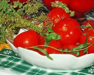 Консервированные помидоры в собственном соку
