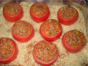 Чем удобрять помидоры в теплице